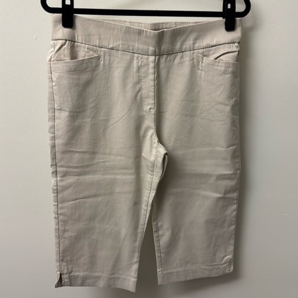 Laura Scott Capris Size M Color Light Khaki